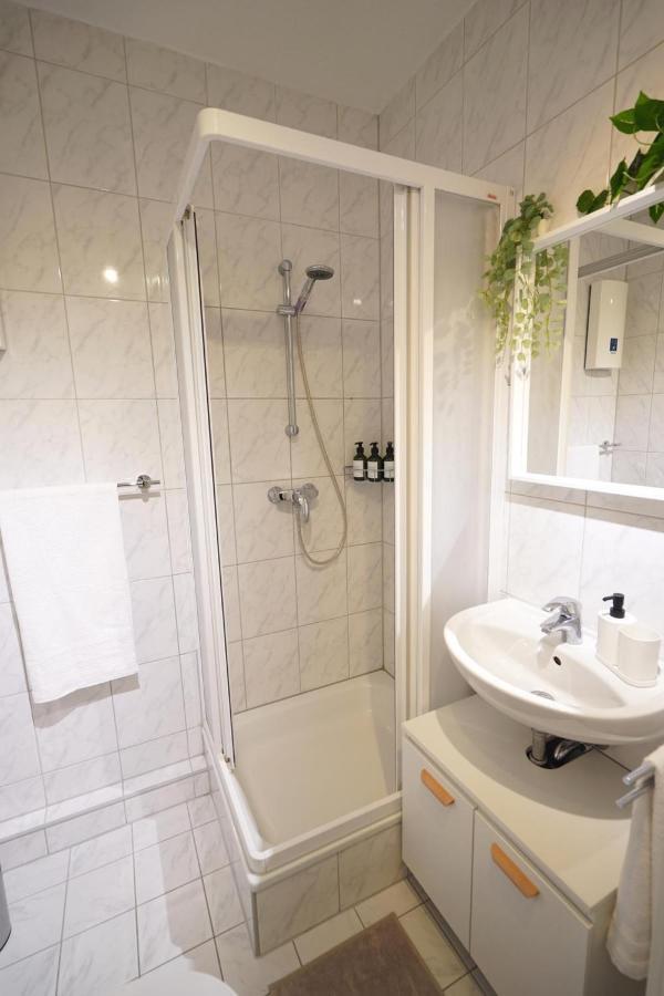 Dein Flughafen Messe Apartment Nahe Duesseldorf 2 Duisburg Luaran gambar